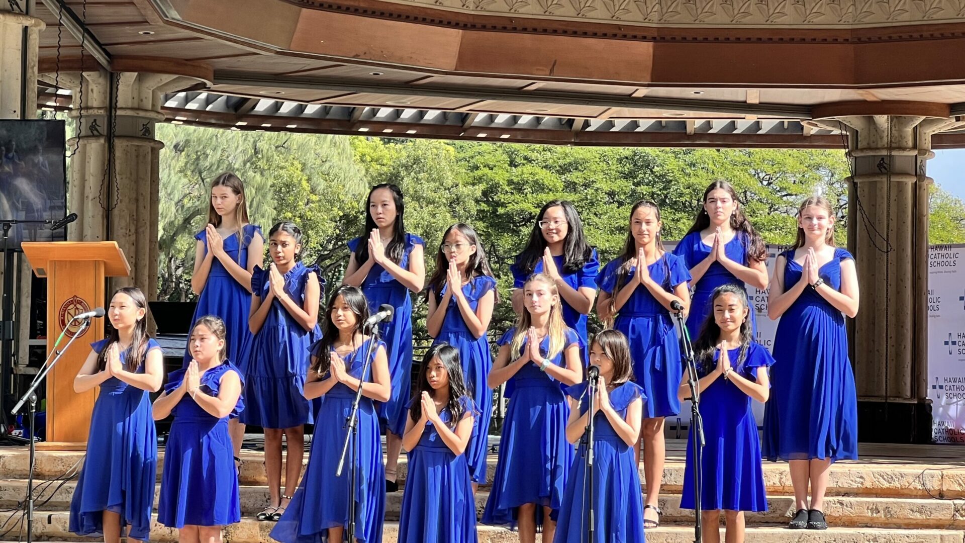 School Choir Performs in Kapiolani Park